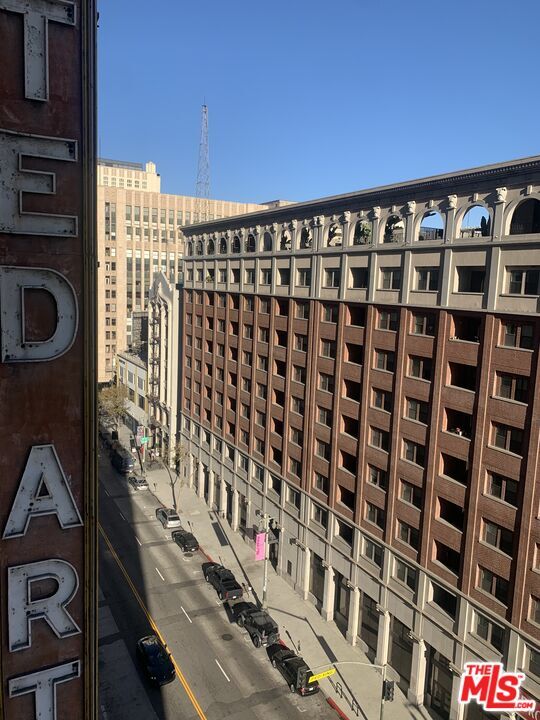 Building Photo - 939 S Broadway