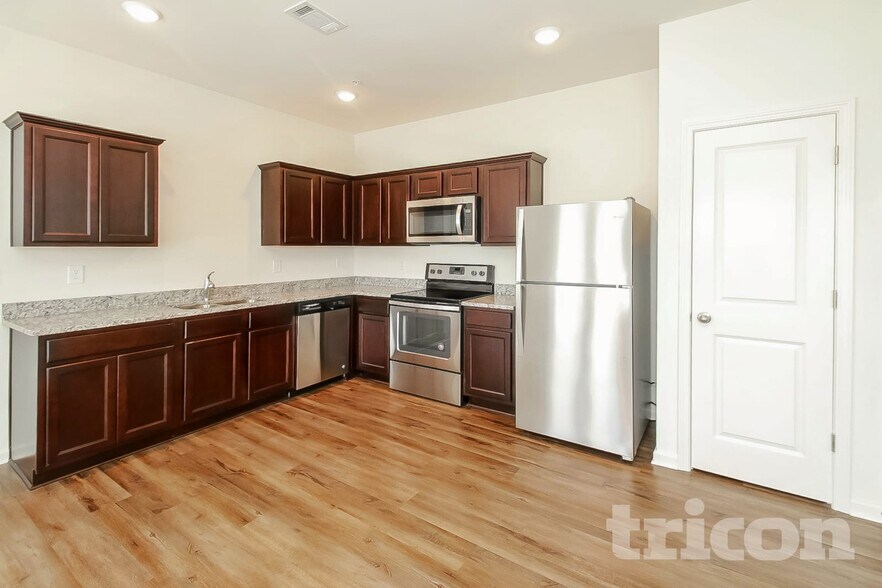 Building Photo - 11942 Fuller St