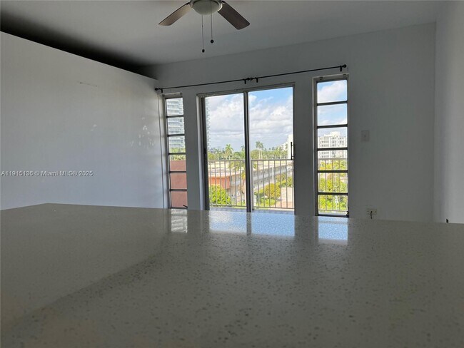 Building Photo - 2200 E Hallandale Beach Blvd