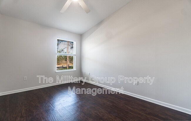 Building Photo - 710 Crystal Way