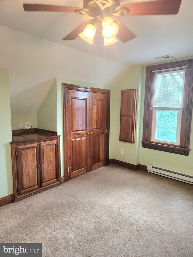 Building Photo - 153 2nd Ave