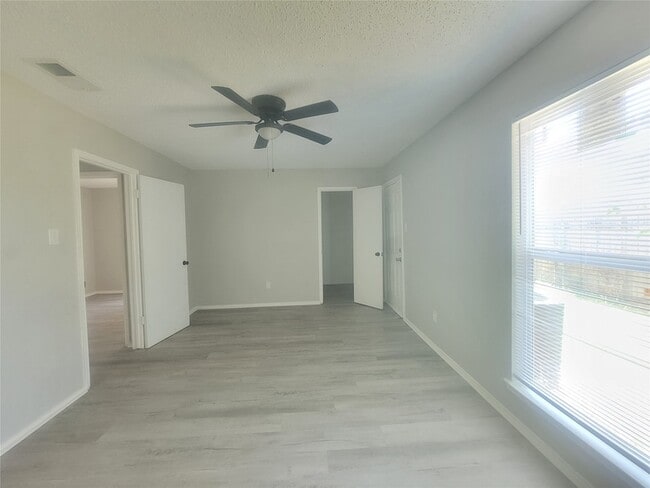 Building Photo - 3411 Stonewall Ln