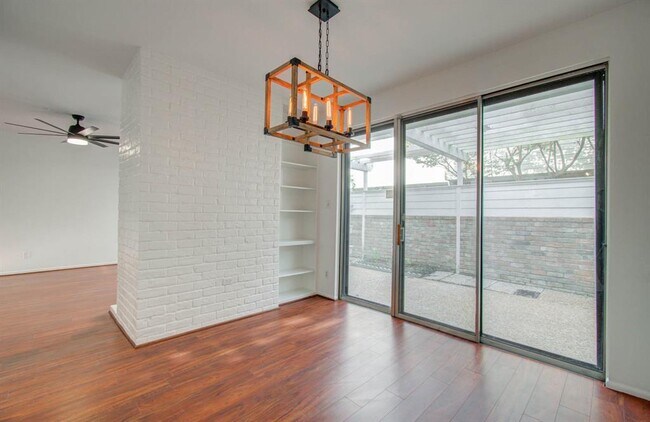 Building Photo - 5867 Sugar Hill Dr