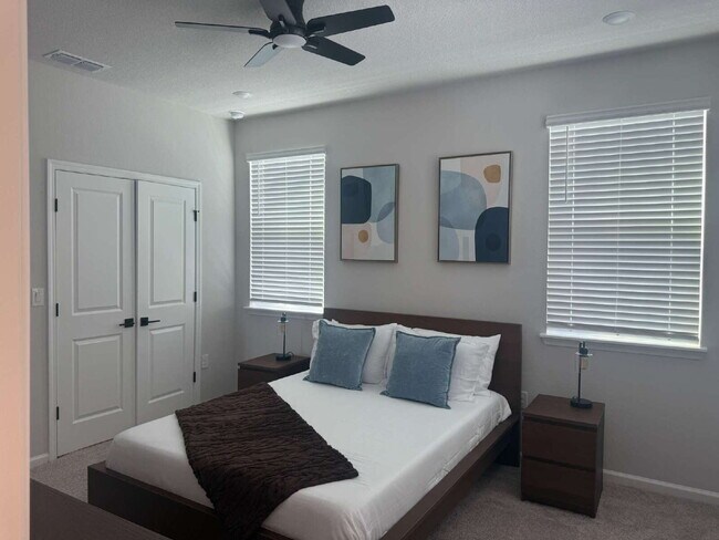 Building Photo - Modern 2-Bedroom Townhome with Garage Park...