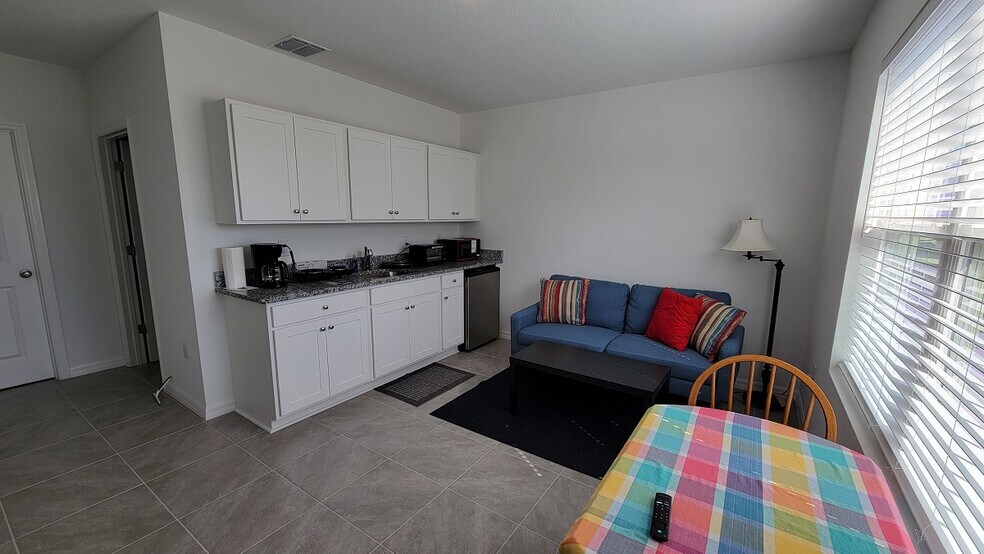 Building Photo - 733 Cleaves St SE