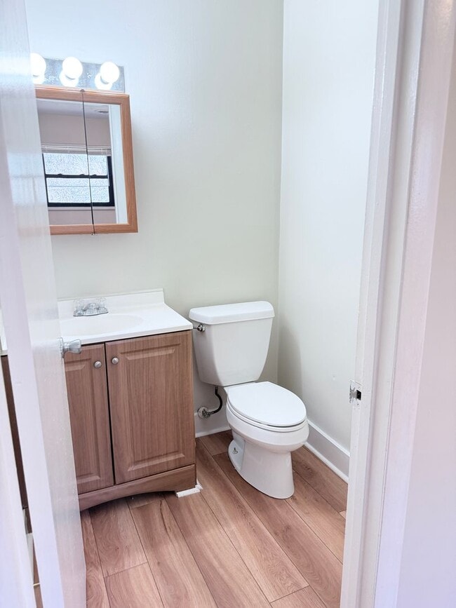 Building Photo - 3 Bedroom, 1.5 bathroom, Mount Carmel Subdivision! $1450 per month