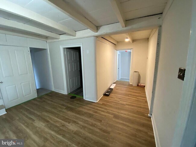 Building Photo - 2063 Hill Rd