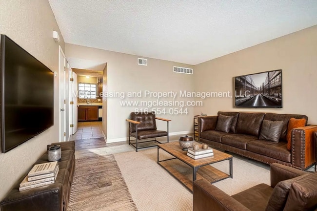 Building Photo - Large Master Bedroom - just in time for Fa...