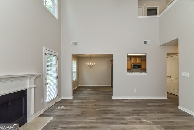 Building Photo - 6695 White Walnut Way
