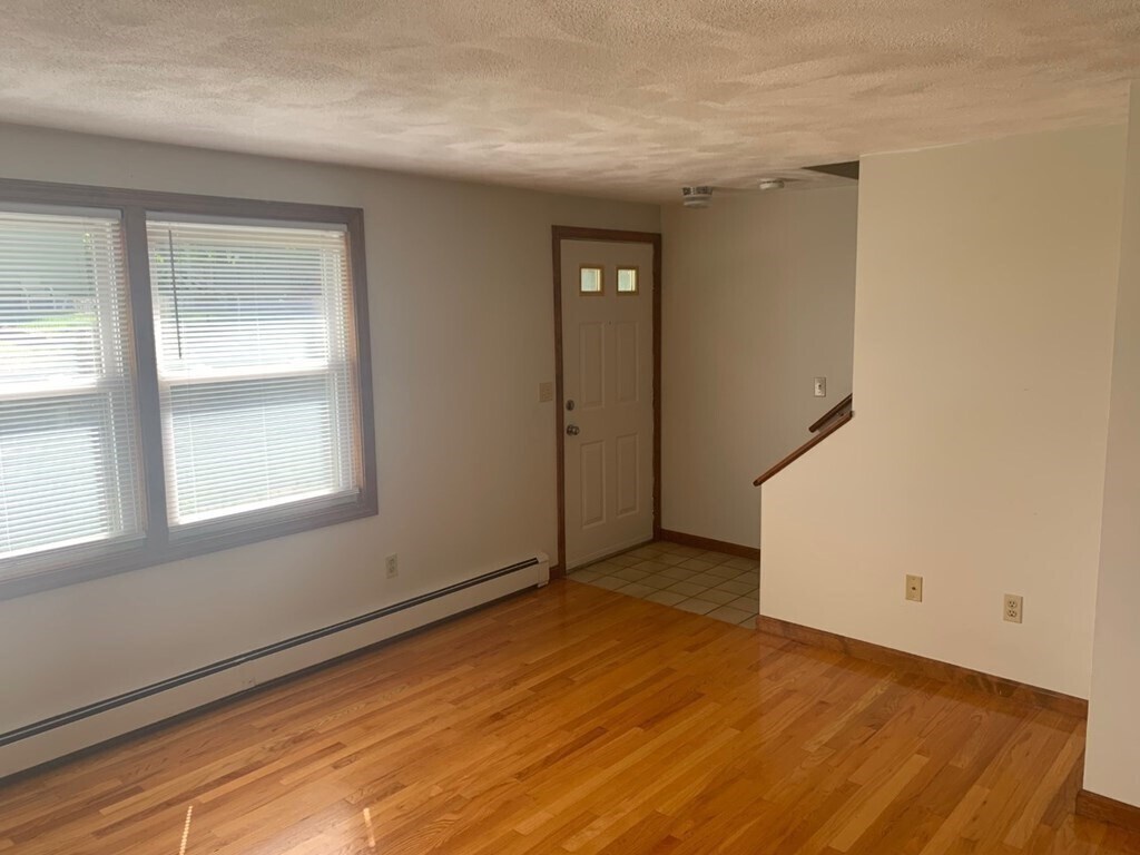 Building Photo - 13 Aiello Dr