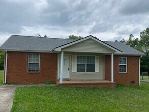 Building Photo - Close to Post!
