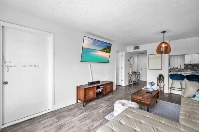 Building Photo - 9431 Live Oak Pl