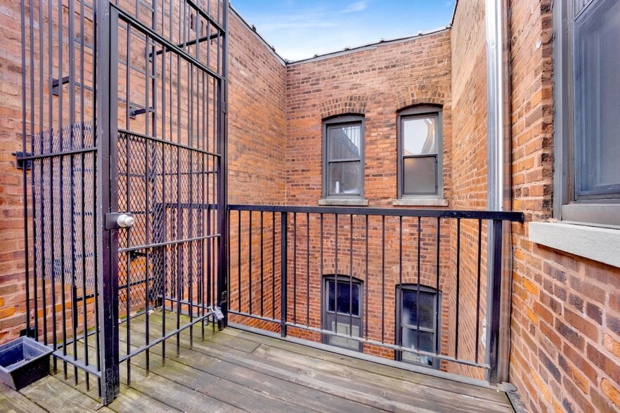 Building Photo - 4840 N Kimball Ave