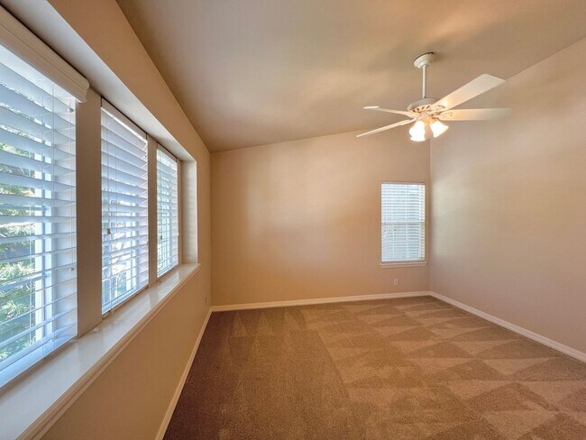 Building Photo - 5 Bed 3 Bath Bridge Tower Beauty