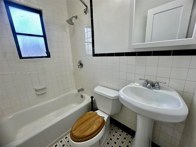 Building Photo - 3712 Anderson Rd