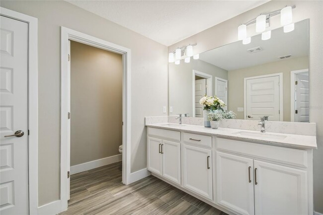 Building Photo - 9754 Little Bluestem Dr