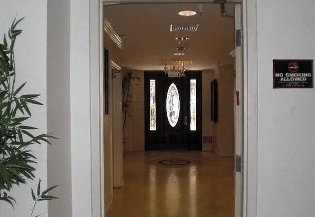 Building Photo - 700 S Ardmore Ave