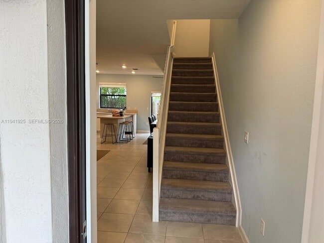 Building Photo - 887 NE 211th St