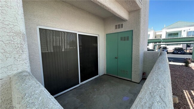 Building Photo - 7100 W Pirates Cove Rd