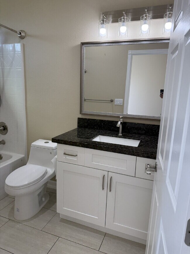 Building Photo - Beautifully finished 2024 ADU in the Victo...