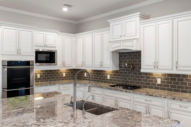 Building Photo - 18855 Collins View Dr