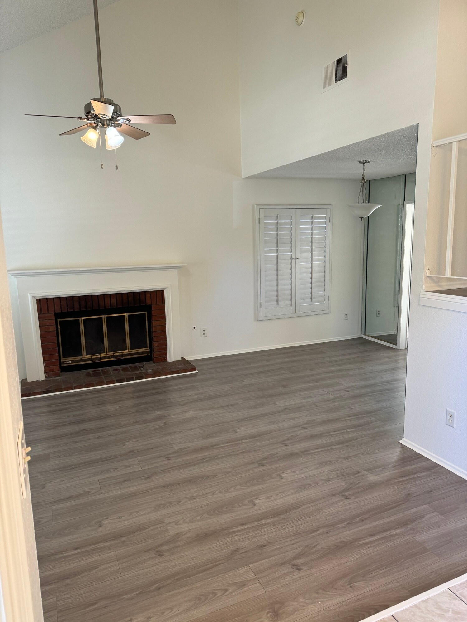 Building Photo - 37413 Norwich Dr