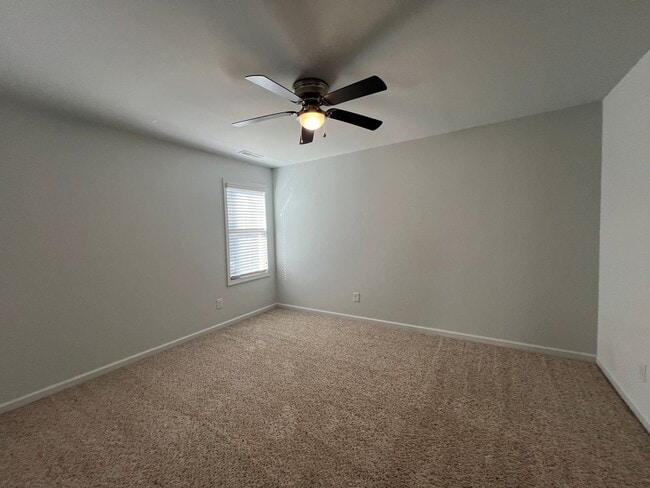 Building Photo - Beautiful 4 Bed 2.5 Bath Raeford Home with Fenced Yard