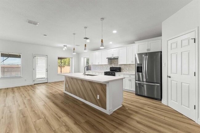 Building Photo - 1508 Lochaline Loop