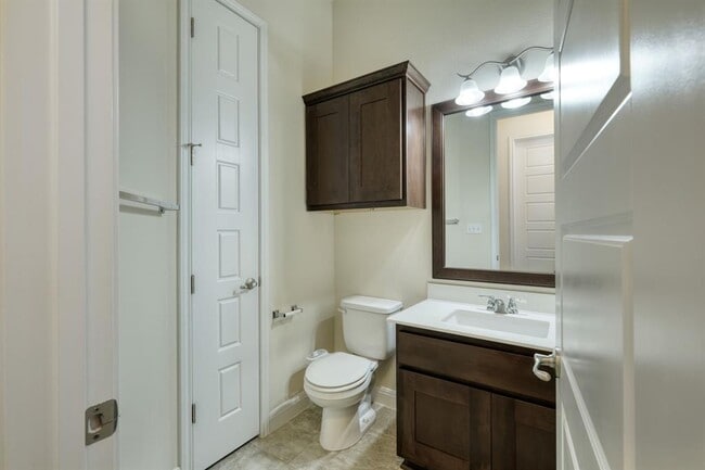 Building Photo - 204 Blue Spruce Way