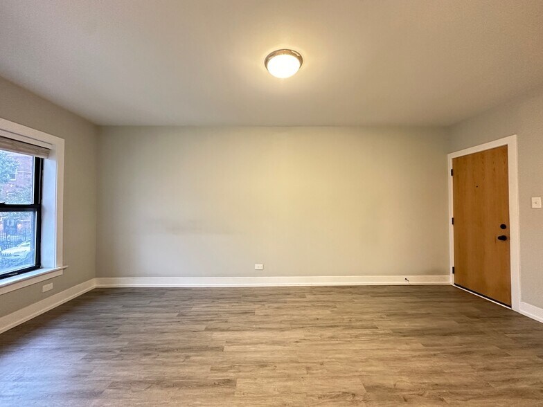 Building Photo - 708 W Brompton Ave