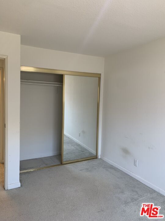 Building Photo - 545 S Manhattan Pl