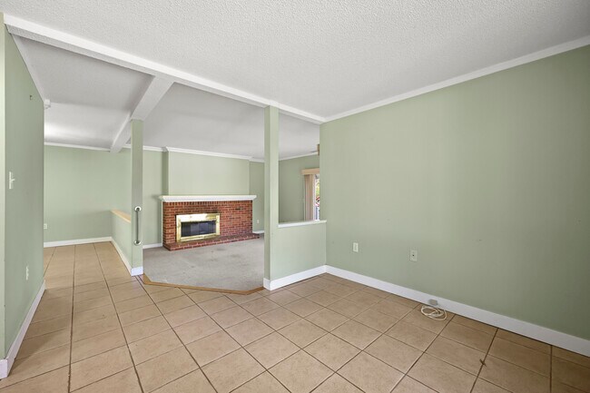 Building Photo - 27 Farmington Chase Crescent