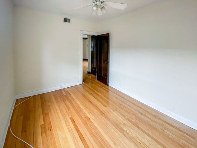 Building Photo - 3620 N Marshfield Ave
