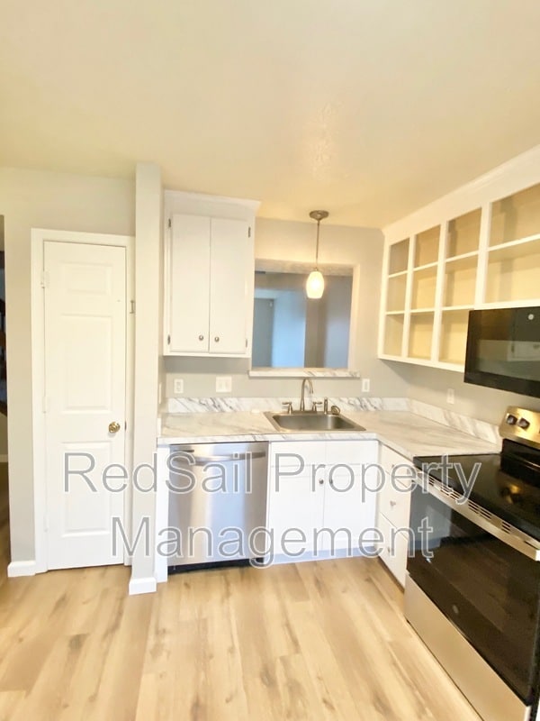 Building Photo - 8 Terri Sue Ct