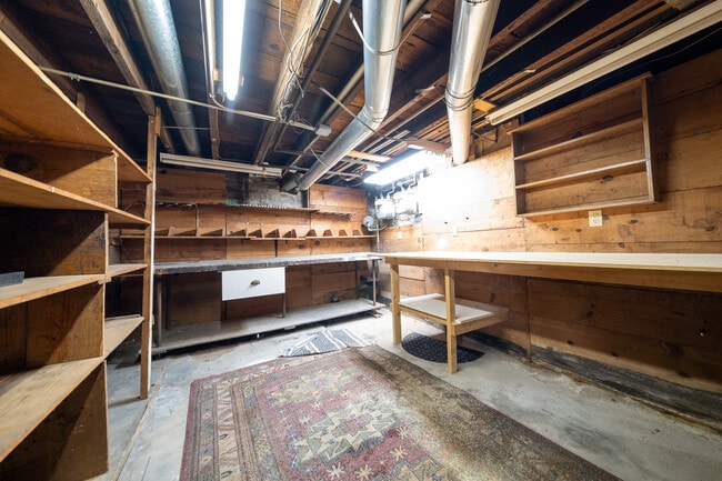 Building Photo - 2513 Monroe St NE