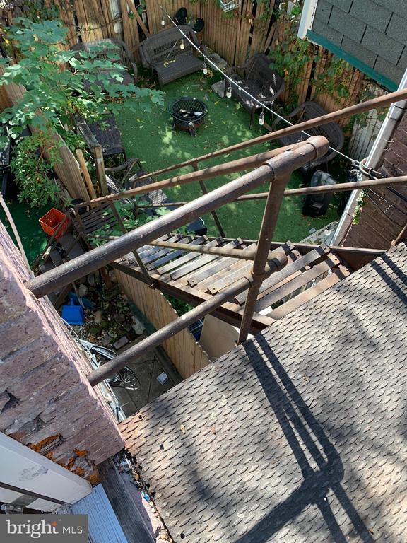 Building Photo - 7242 Elmwood Ave