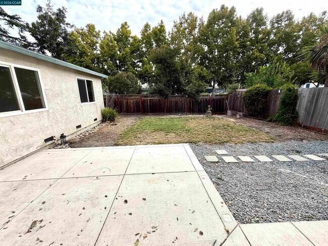 Building Photo - 2946 St Denis Dr