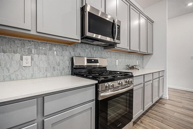 Building Photo - 705 Western Fern