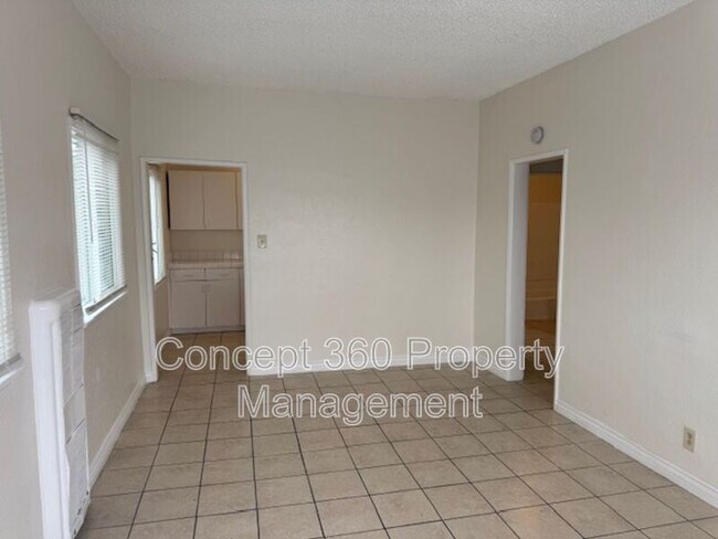 Building Photo - 758 Cerritos Ave