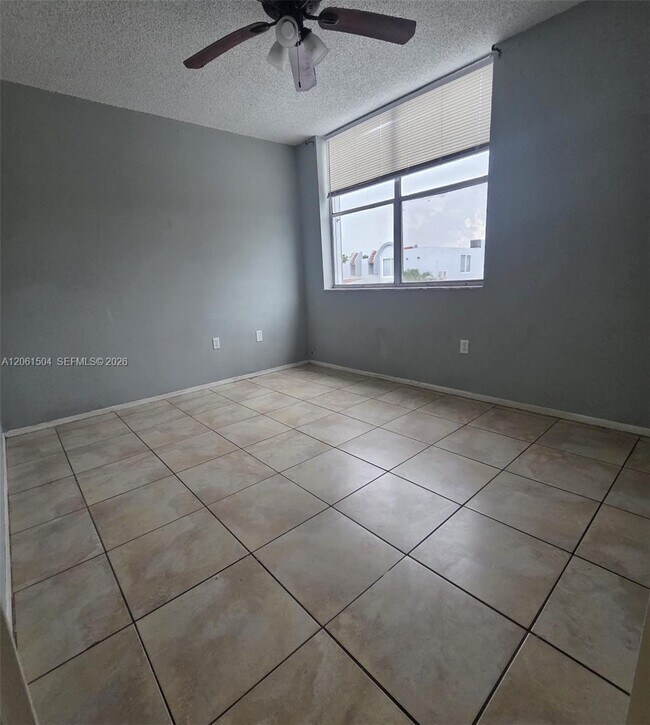 Building Photo - 4241 W 10th Ln