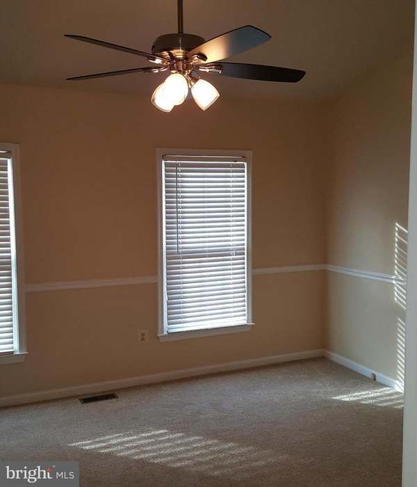 Building Photo - 8903 Rosewood Way