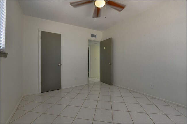 Building Photo - 6300 Jebel Way