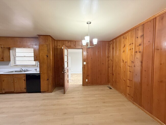 Building Photo - 2106 NW Sullivan Rd