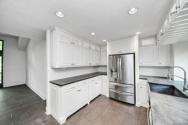Building Photo - 4126 Pecan Bend Dr
