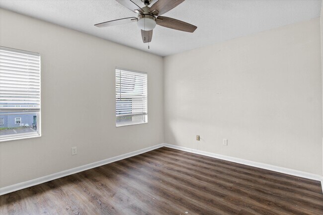 Building Photo - 2325 W Pensacola St
