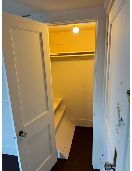 Building Photo - 215 Main St