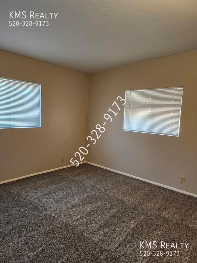 Building Photo - 2565 N Fair Oaks Ave