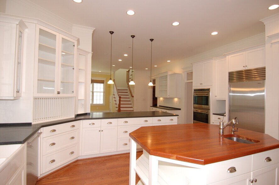 Kitchen - 1020 Raindipper Dr