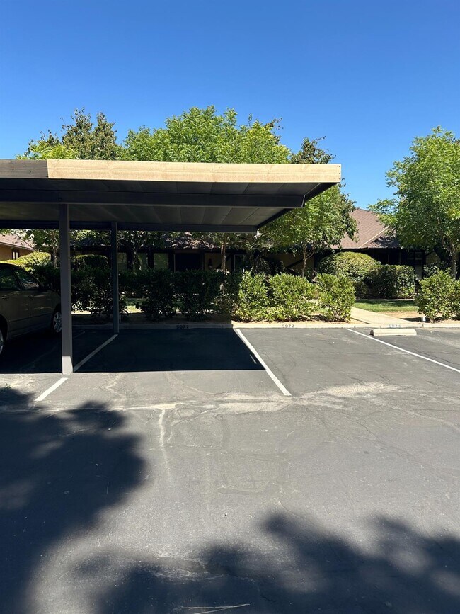 Building Photo - 5072 N Forkner Ave