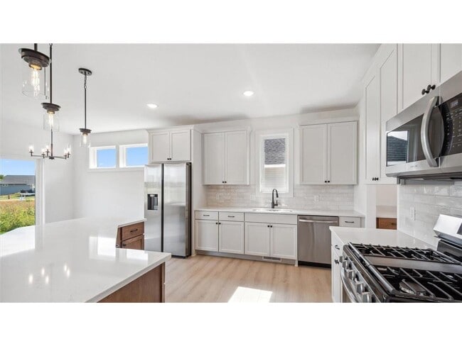 Building Photo - 2133 Westpointe Dr